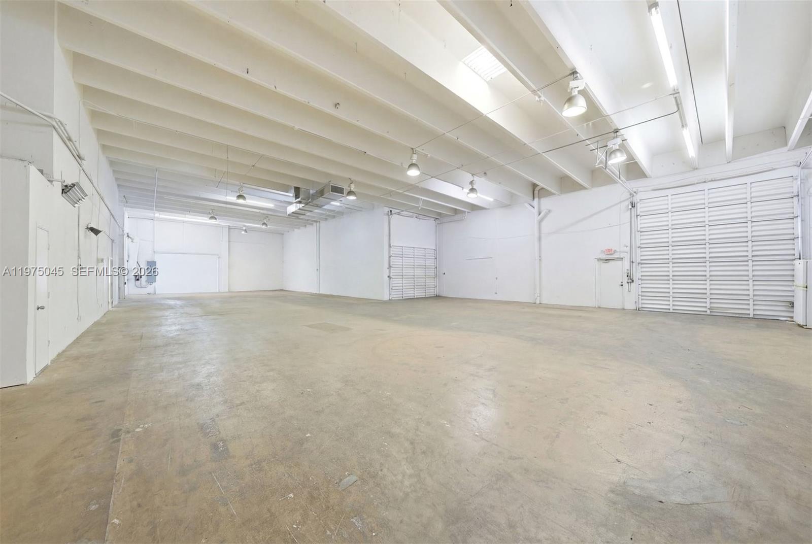   /   sq. ft. $ 2026-03-02 0 foto