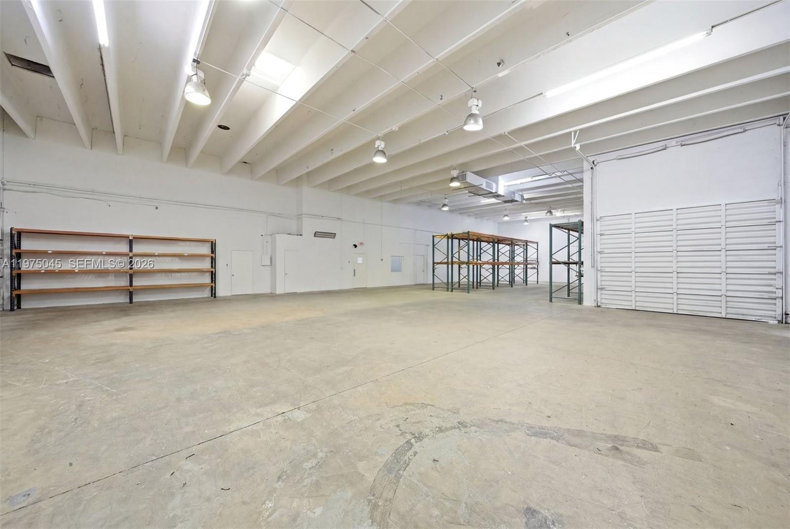   /   sq. ft. $ 2026-03-02 0 foto