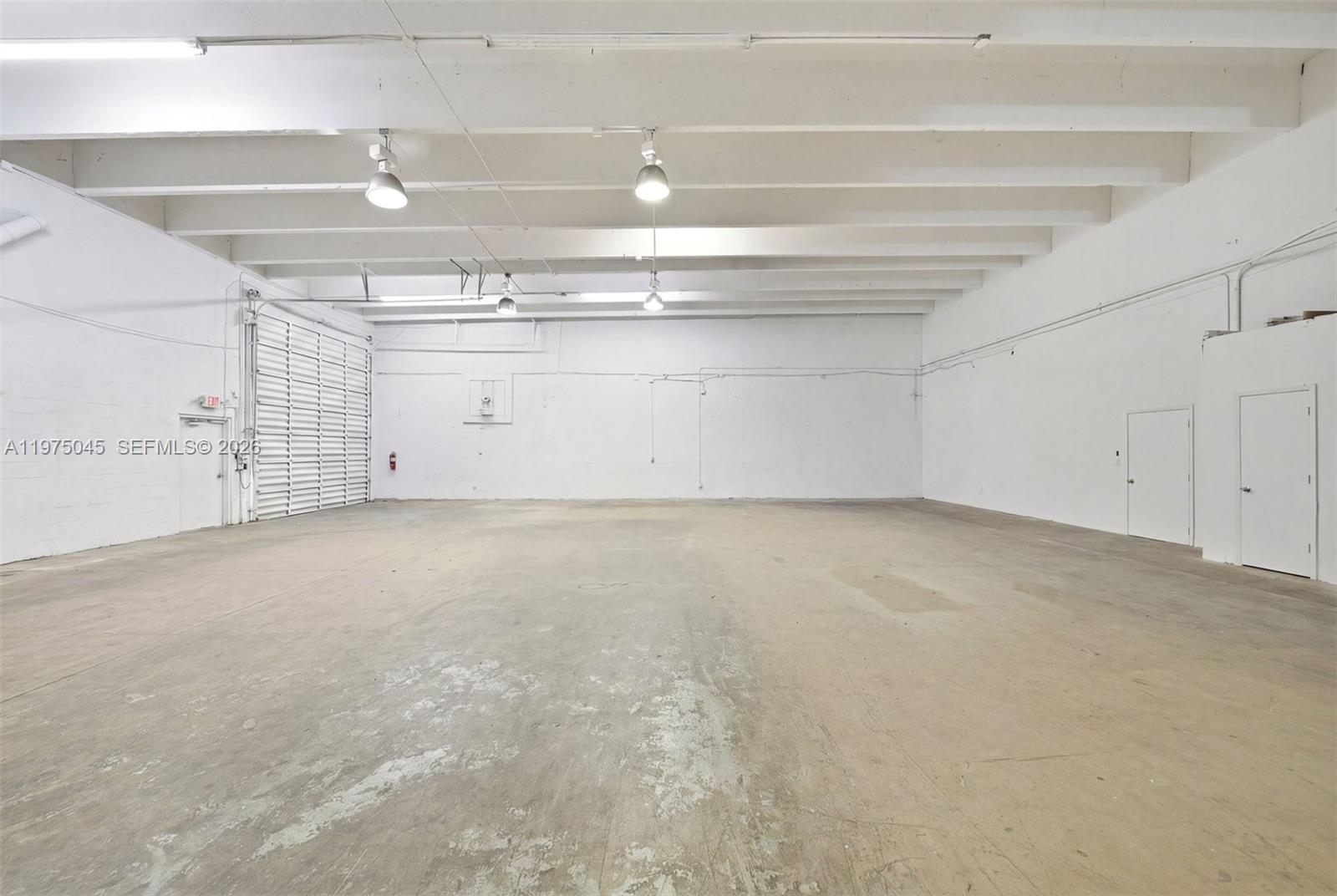   /   sq. ft. $ 2026-03-02 0 foto