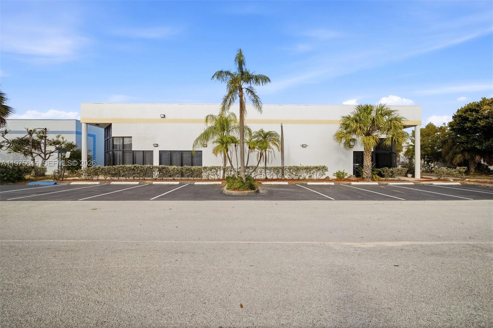   /   sq. ft. $ 2026-03-02 0 foto