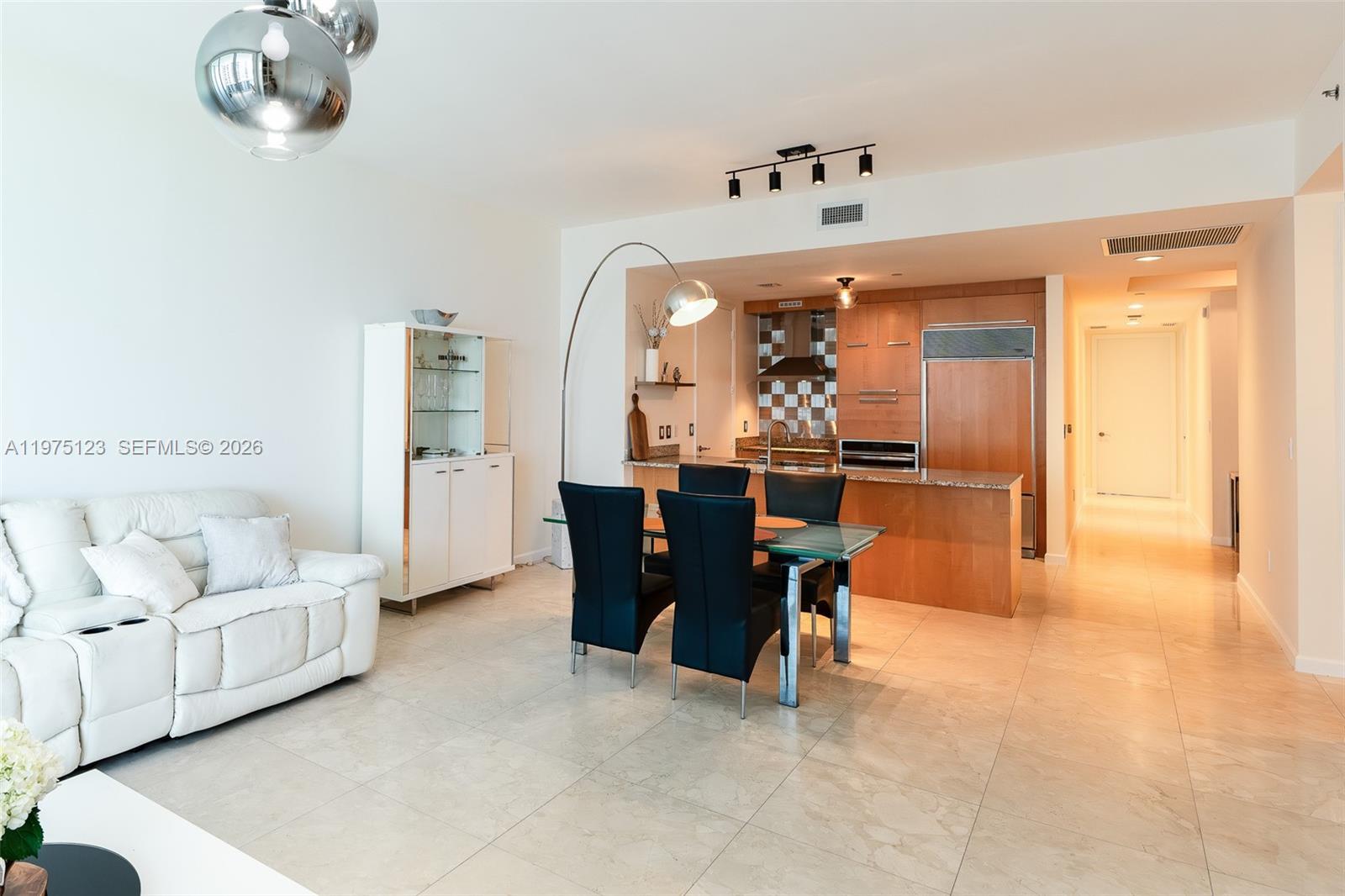 Ver detalles 2502 3 / 4 1979 sq. ft. $ 2026-03-02 0 foto