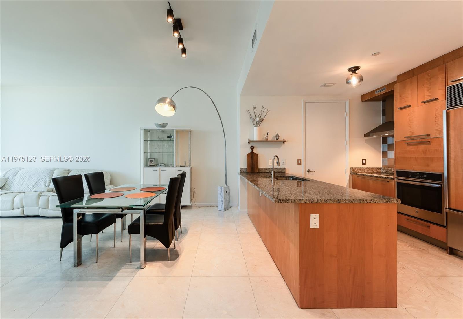 Ver detalles 2502 3 / 4 1979 sq. ft. $ 2026-03-02 0 foto