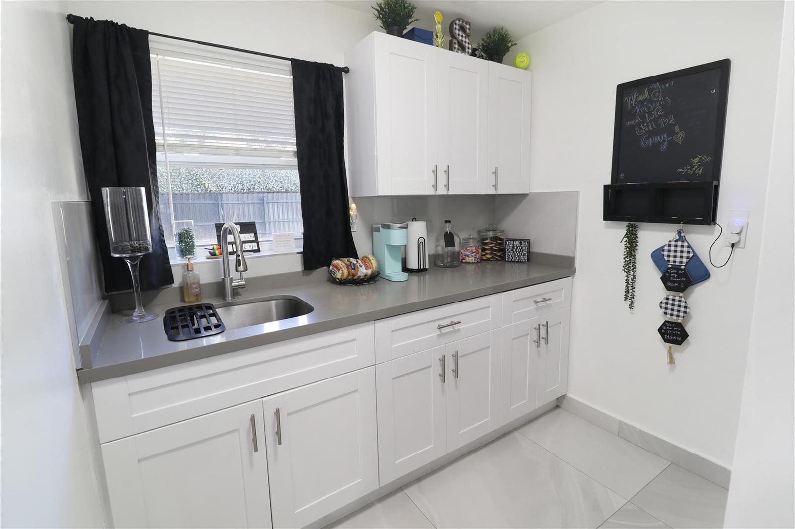  / 0 2500 sq. ft. $ 2026-05-01 0 foto