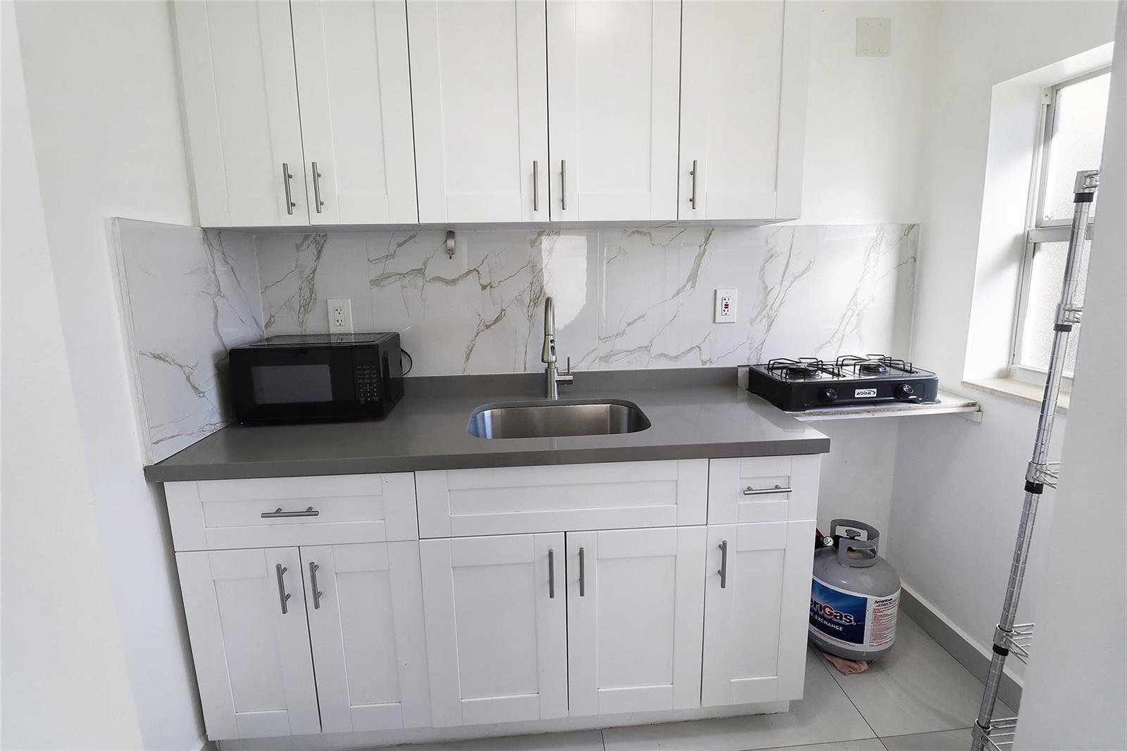   / 0 2500 sq. ft. $ 2026-05-01 0 foto