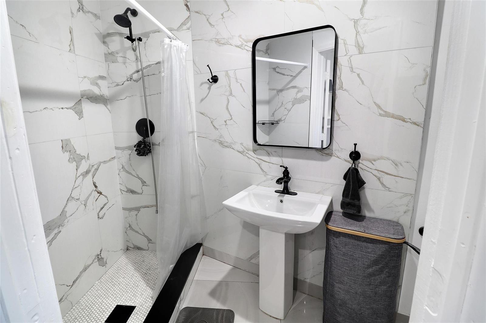   / 0 2500 sq. ft. $ 2026-05-01 0 foto