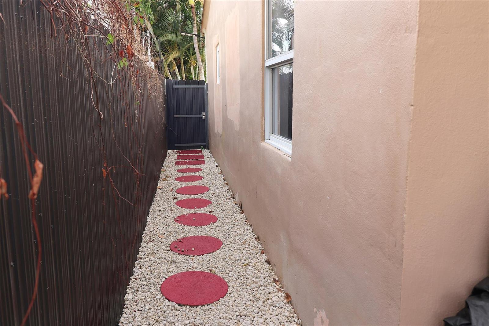   / 0 2500 sq. ft. $ 2026-05-01 0 foto
