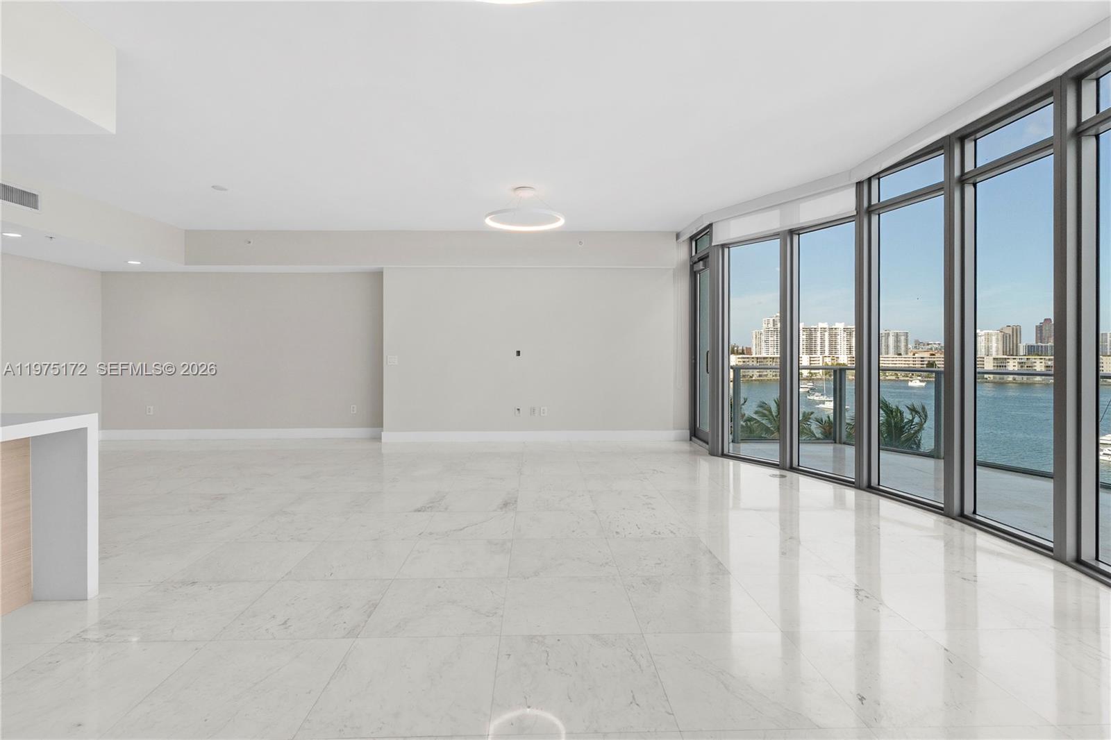 Photo of 17301 Biscayne Blvd #611, North Miami Beach, Florida, 33160 -