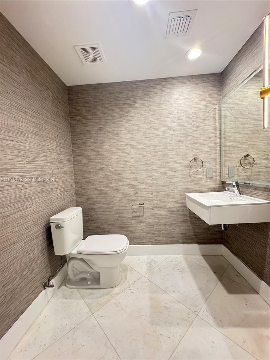 Photo of 17301 Biscayne Blvd #611, North Miami Beach, Florida, 33160 -