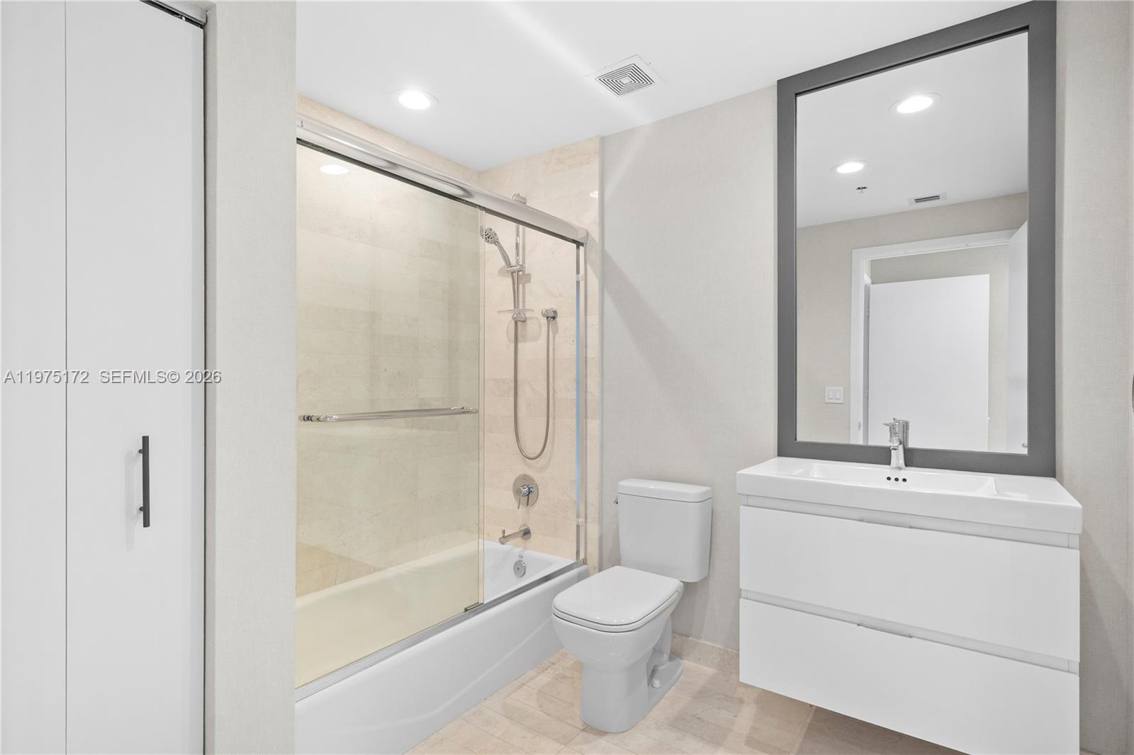 Photo of 17301 Biscayne Blvd #611, North Miami Beach, Florida, 33160 -