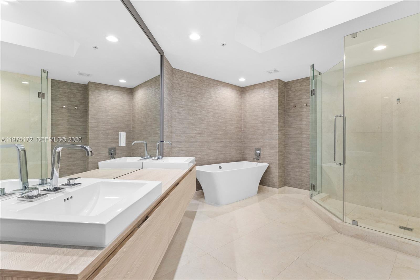 Photo of 17301 Biscayne Blvd #611, North Miami Beach, Florida, 33160 -