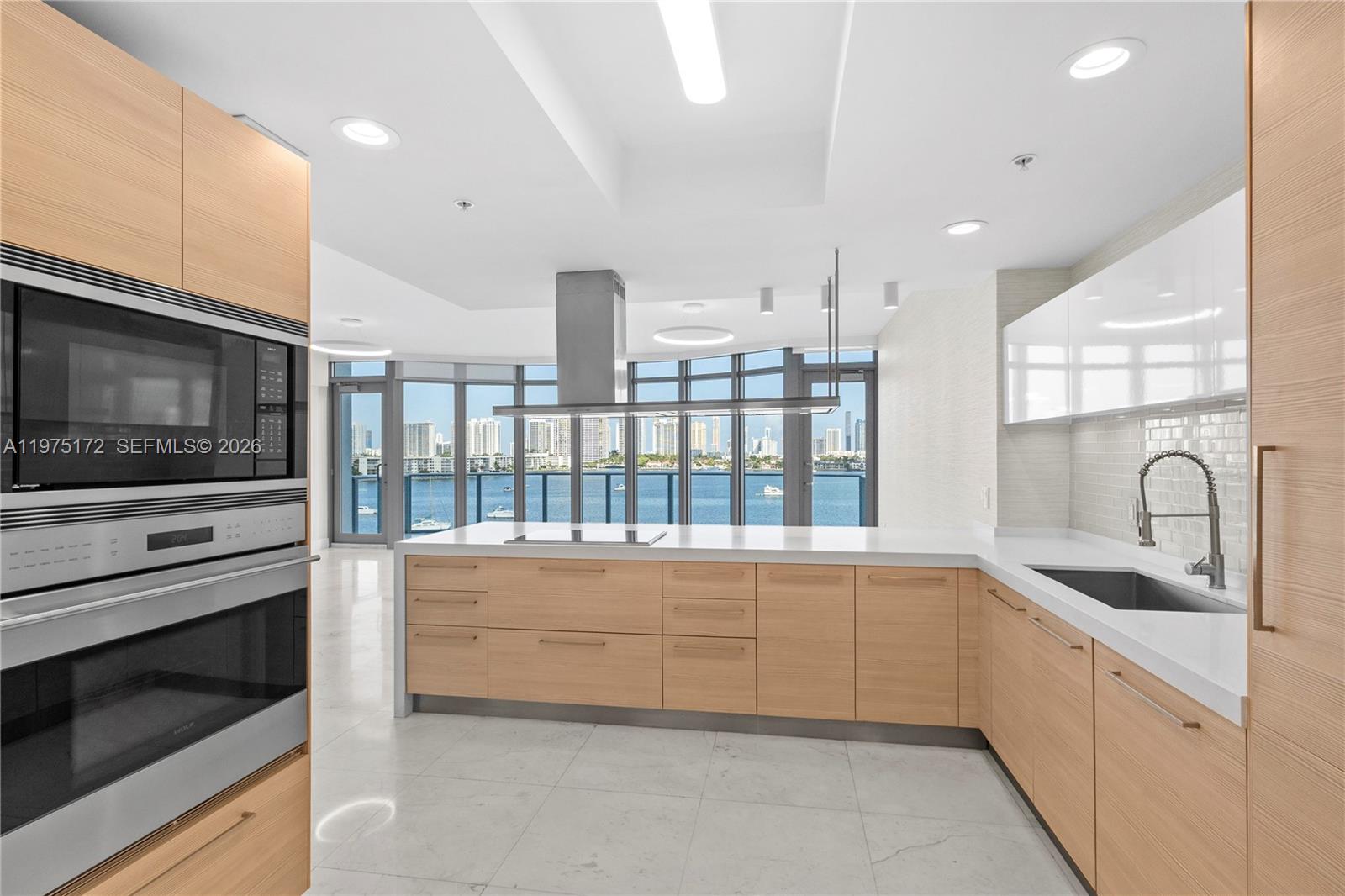 Photo of 17301 Biscayne Blvd #611, North Miami Beach, Florida, 33160 -