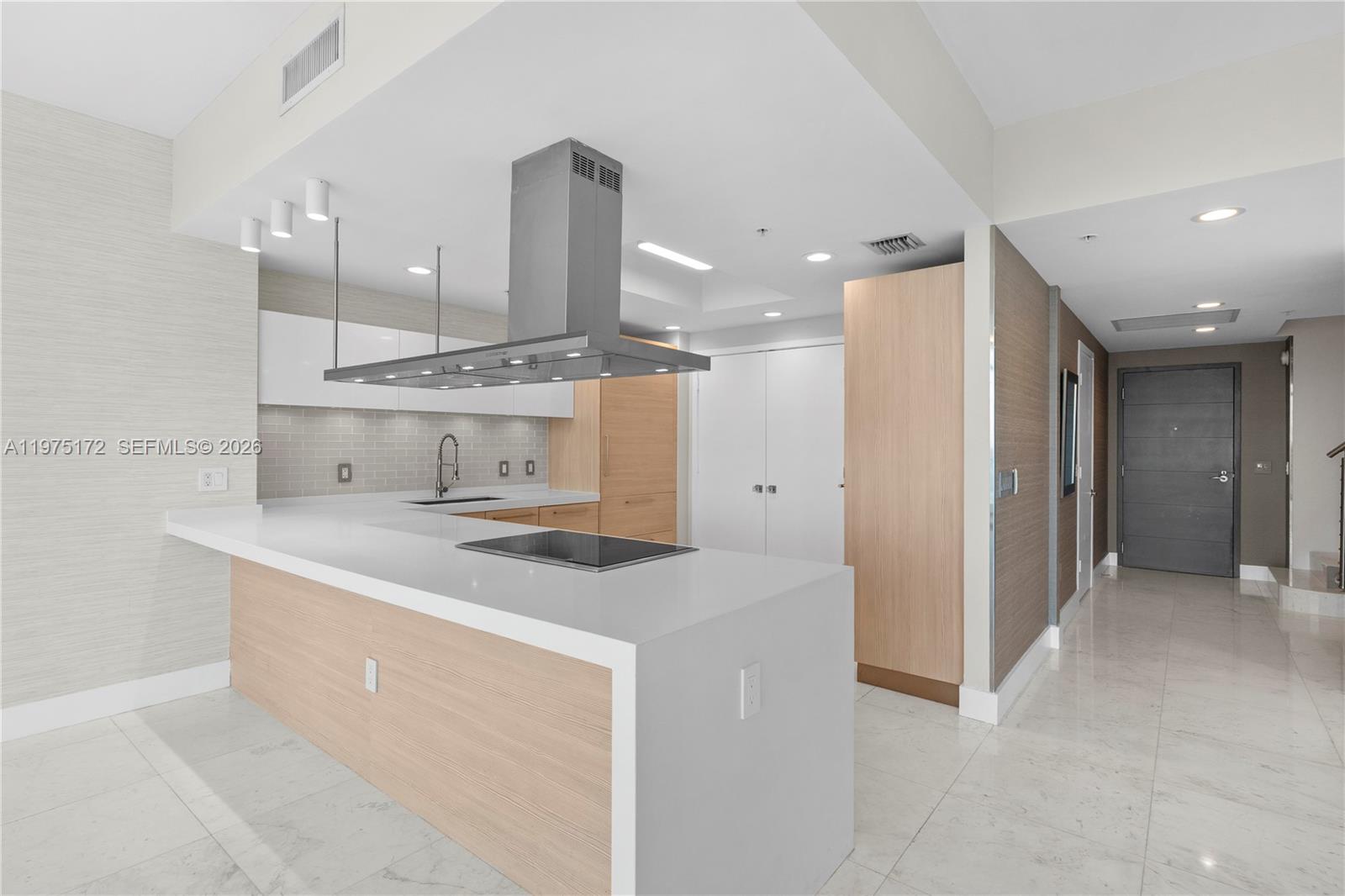 Photo of 17301 Biscayne Blvd #611, North Miami Beach, Florida, 33160 -