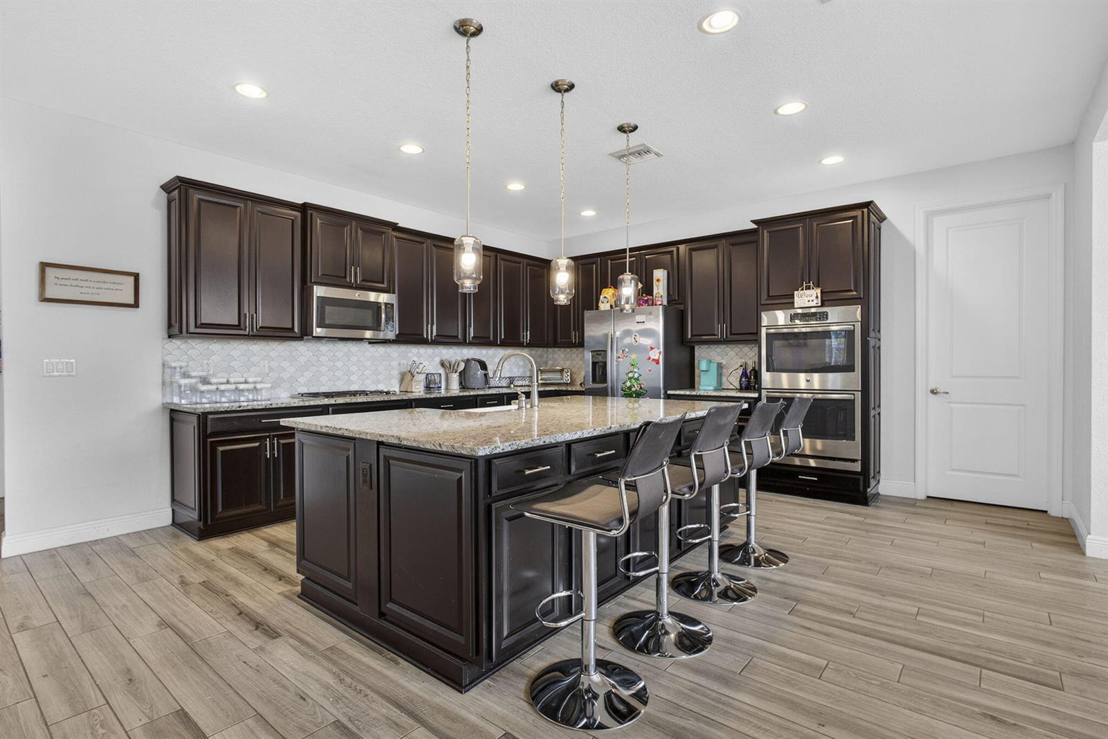 Ver detalles 929 4 / 3181 sq. ft. $ 2026-05-06 0 foto
