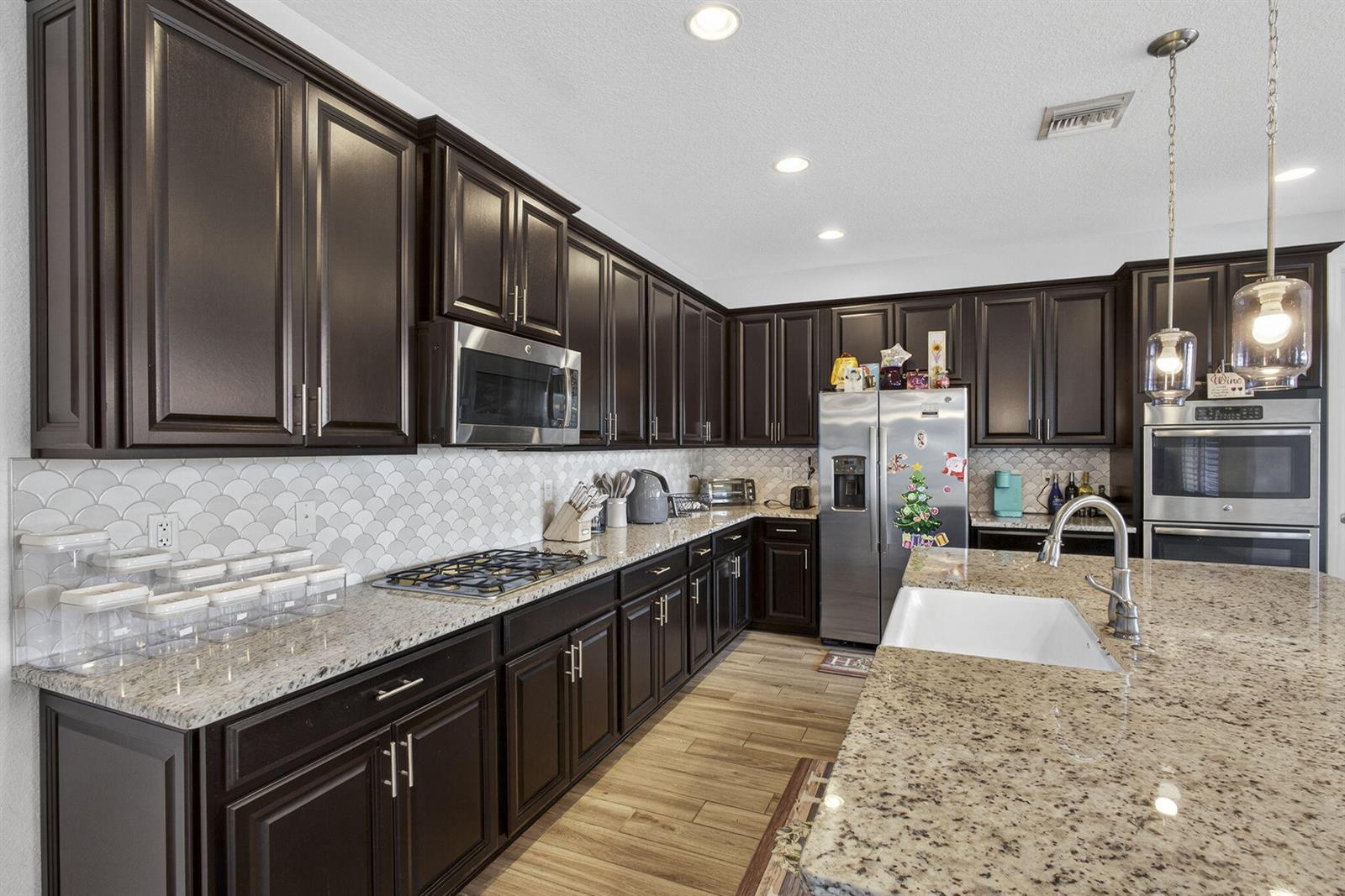 Ver detalles 929 4 / 3181 sq. ft. $ 2026-05-06 0 foto