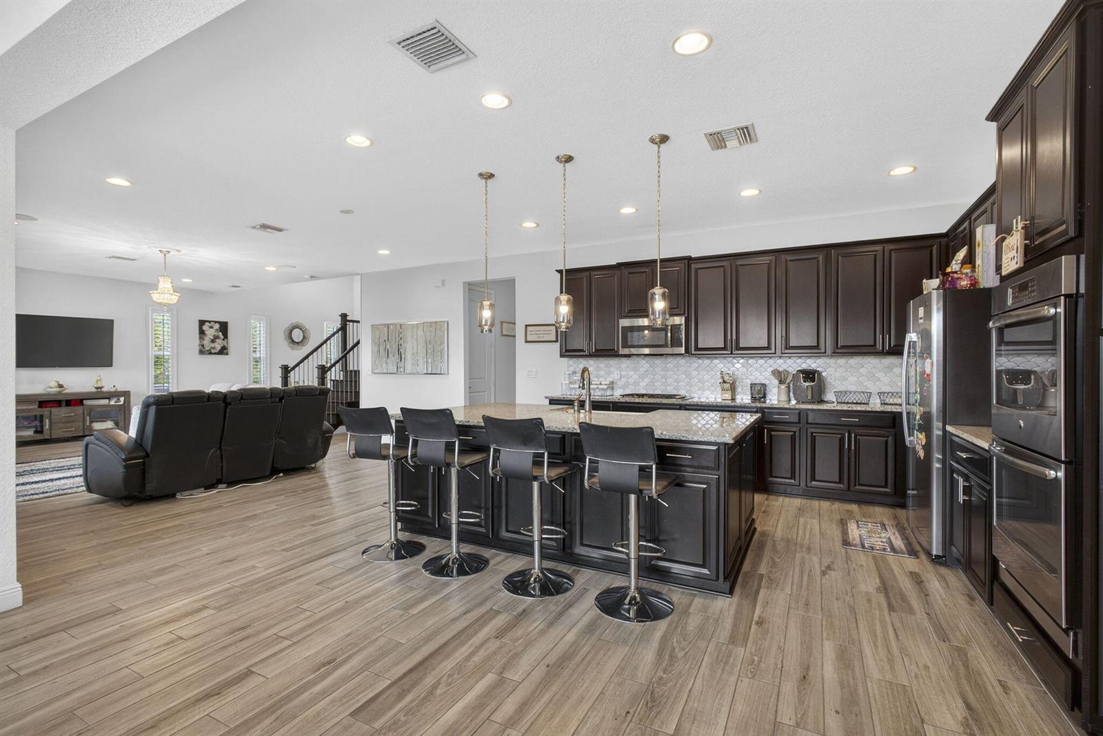 Ver detalles 929 4 / 3181 sq. ft. $ 2026-05-06 0 foto
