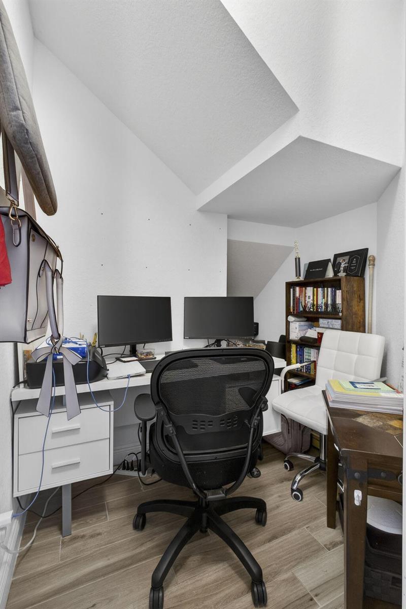 Ver detalles 929 4 / 3181 sq. ft. $ 2026-05-06 0 foto