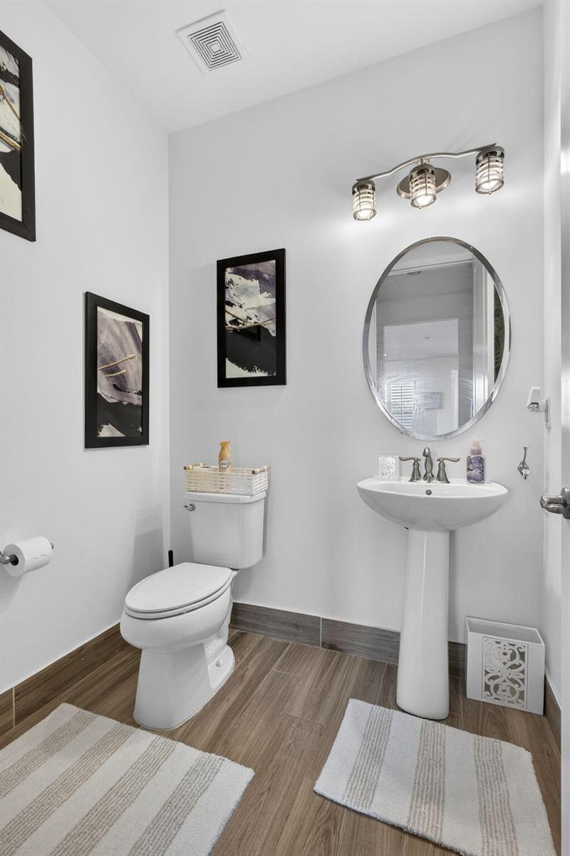 Ver detalles 929 4 / 3181 sq. ft. $ 2026-05-06 0 foto