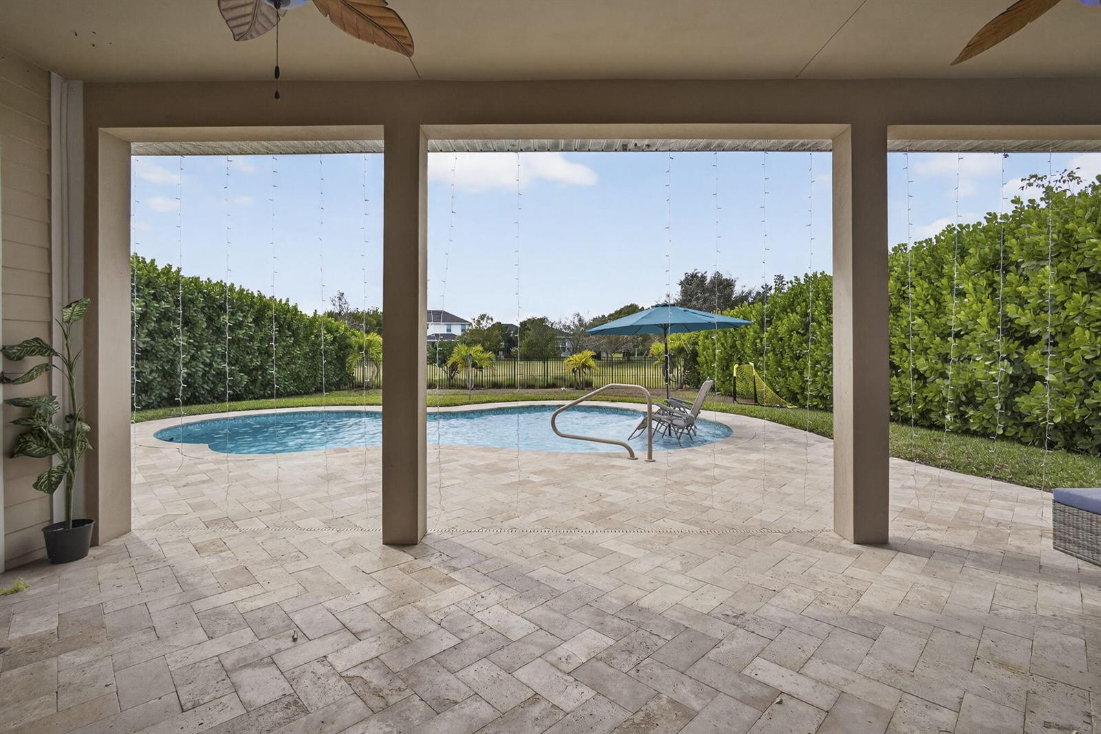 Ver detalles 929 4 / 3181 sq. ft. $ 2026-05-06 0 foto