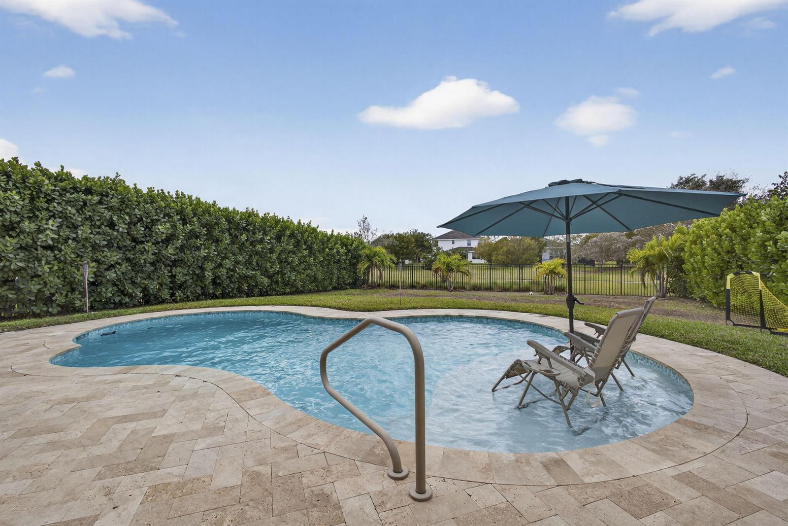 Ver detalles 929 4 / 3181 sq. ft. $ 2026-05-06 0 foto