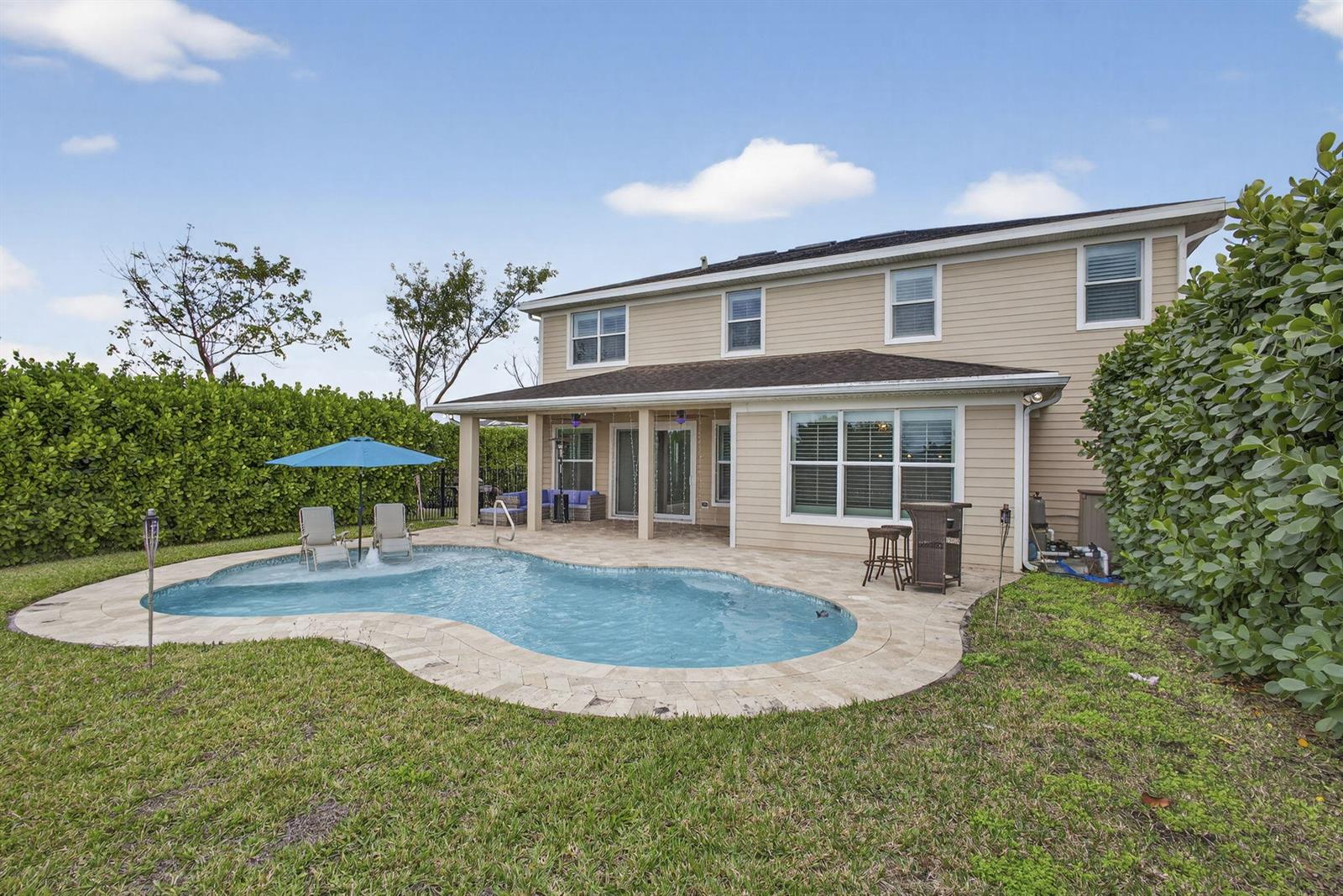 Ver detalles 929 4 / 3181 sq. ft. $ 2026-05-06 0 foto