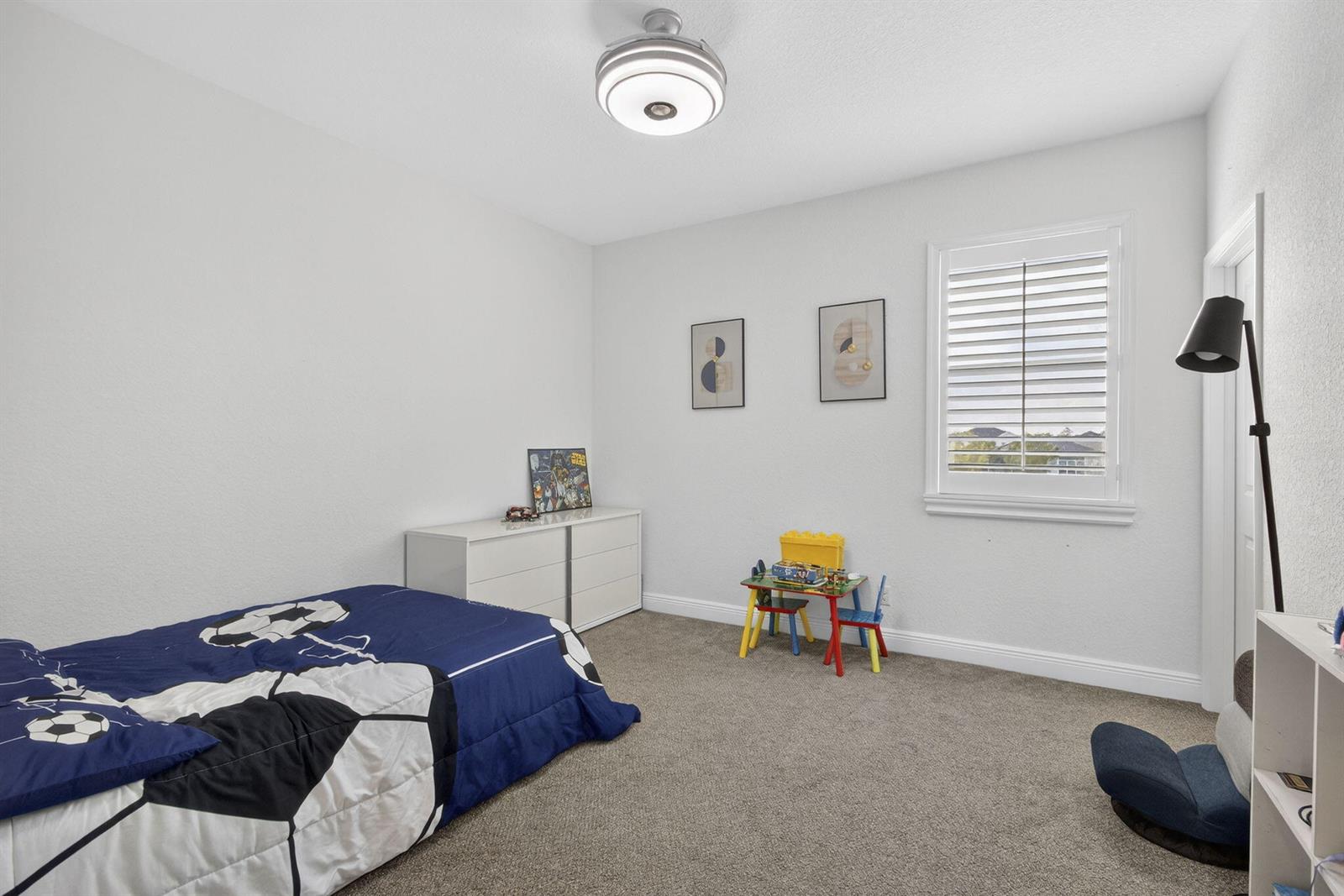 Ver detalles 929 4 / 3181 sq. ft. $ 2026-05-06 0 foto