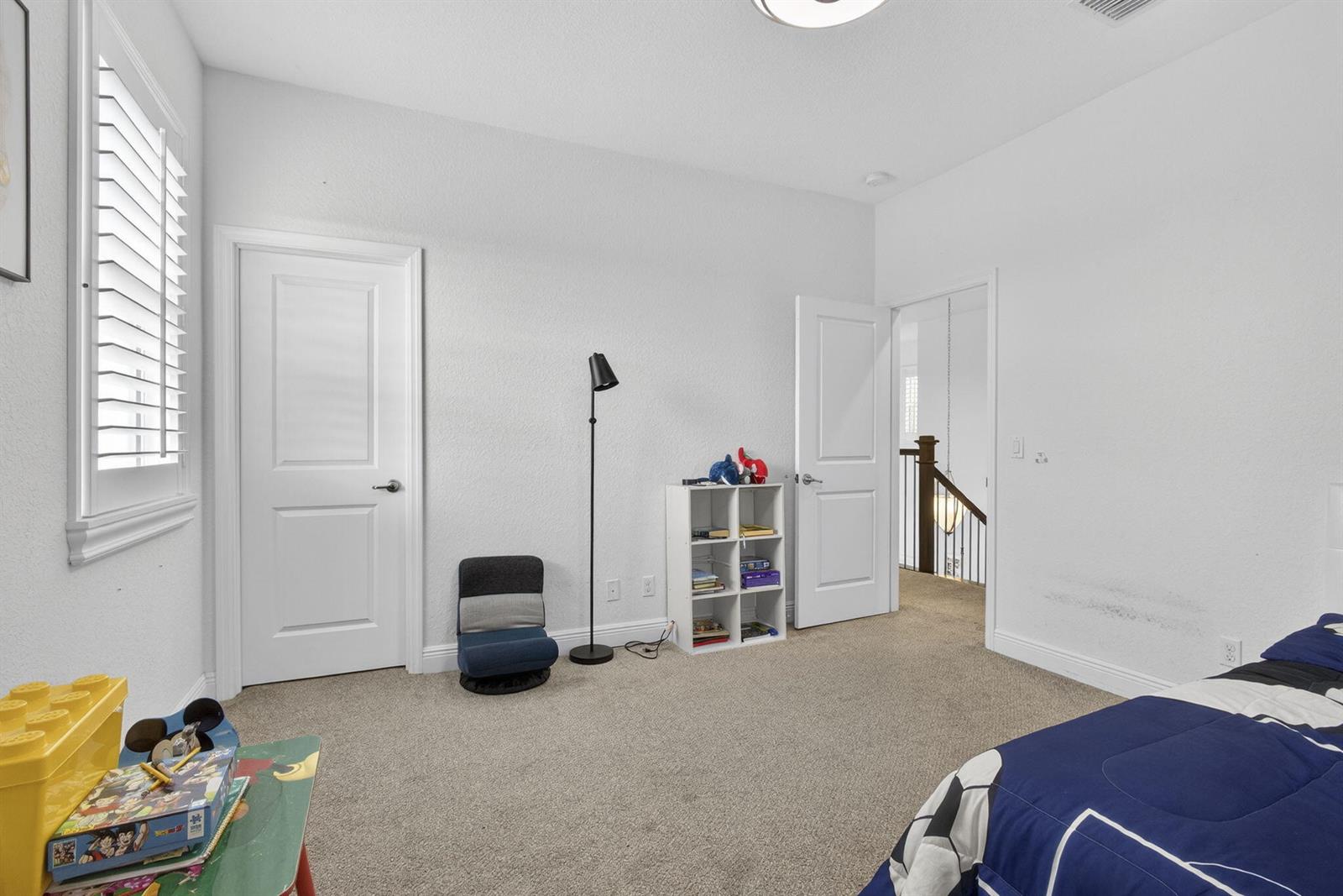 Ver detalles 929 4 / 3181 sq. ft. $ 2026-05-06 0 foto