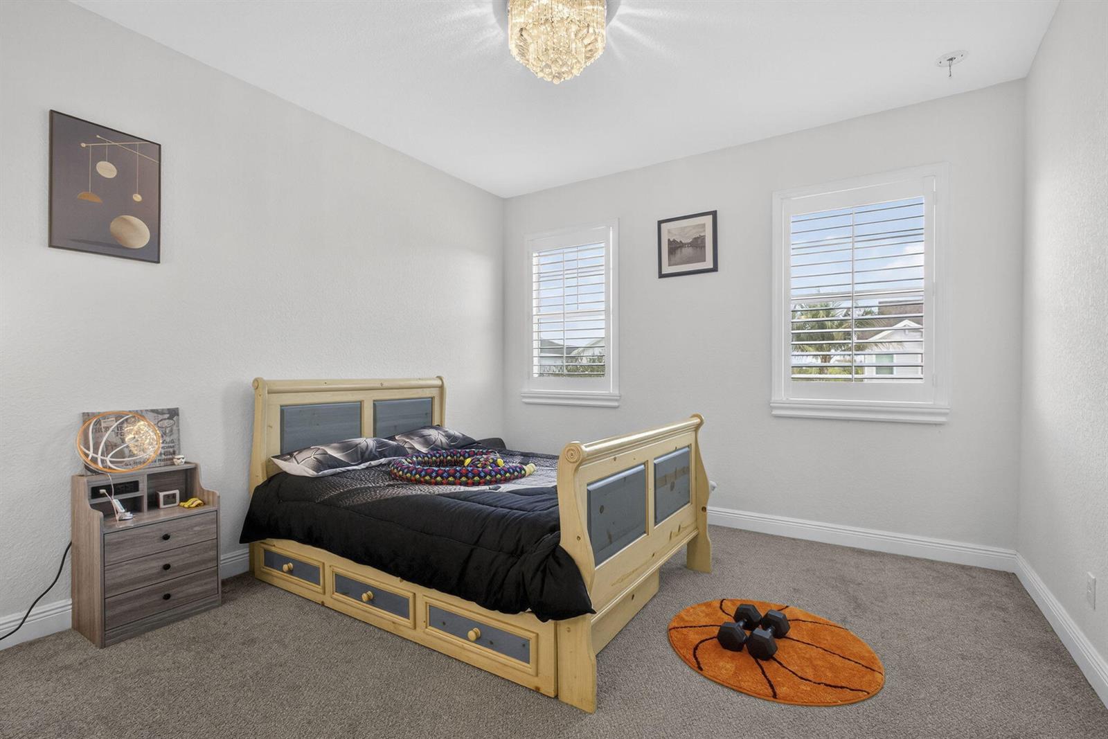 Ver detalles 929 4 / 3181 sq. ft. $ 2026-05-06 0 foto