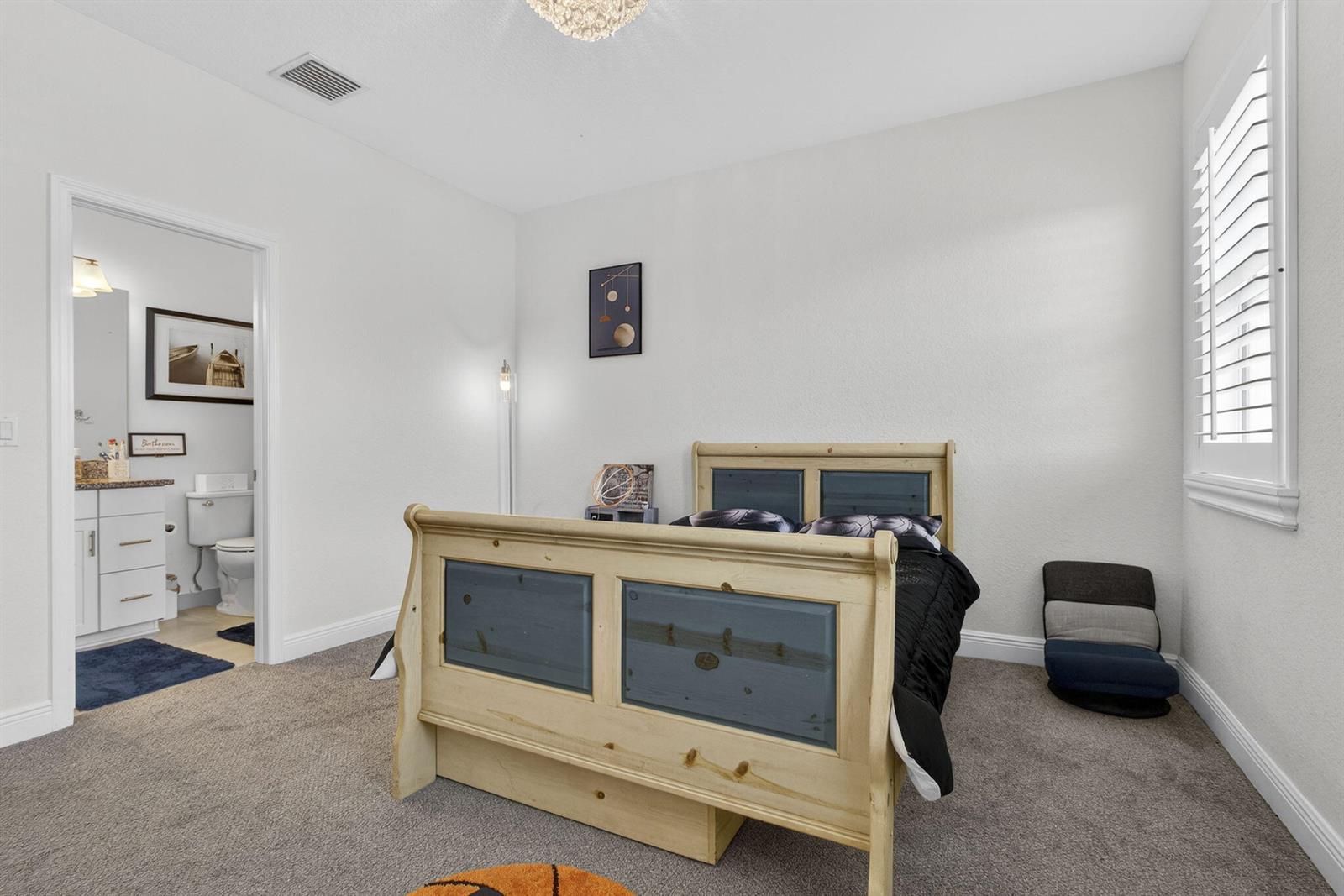 Ver detalles 929 4 / 3181 sq. ft. $ 2026-05-06 0 foto