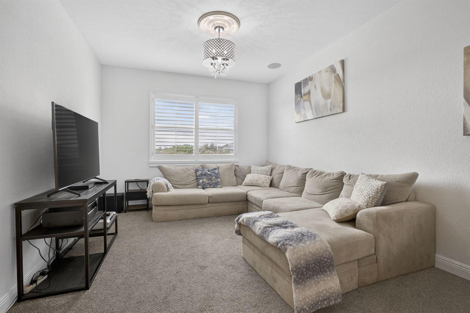 Ver detalles 929 4 / 3181 sq. ft. $ 2026-05-06 0 foto