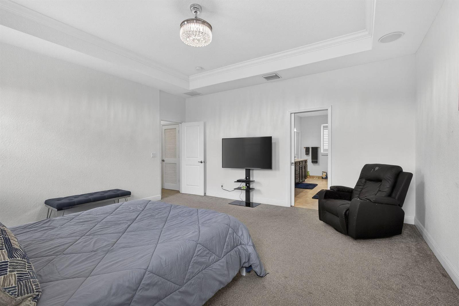 Ver detalles 929 4 / 3181 sq. ft. $ 2026-05-06 0 foto
