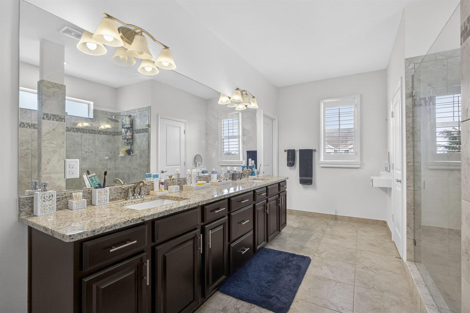 Ver detalles 929 4 / 3181 sq. ft. $ 2026-05-06 0 foto