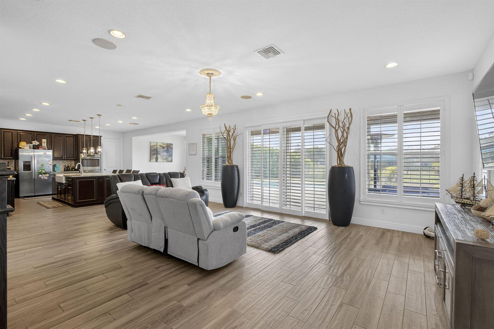 Ver detalles 929 4 / 3181 sq. ft. $ 2026-05-06 0 foto
