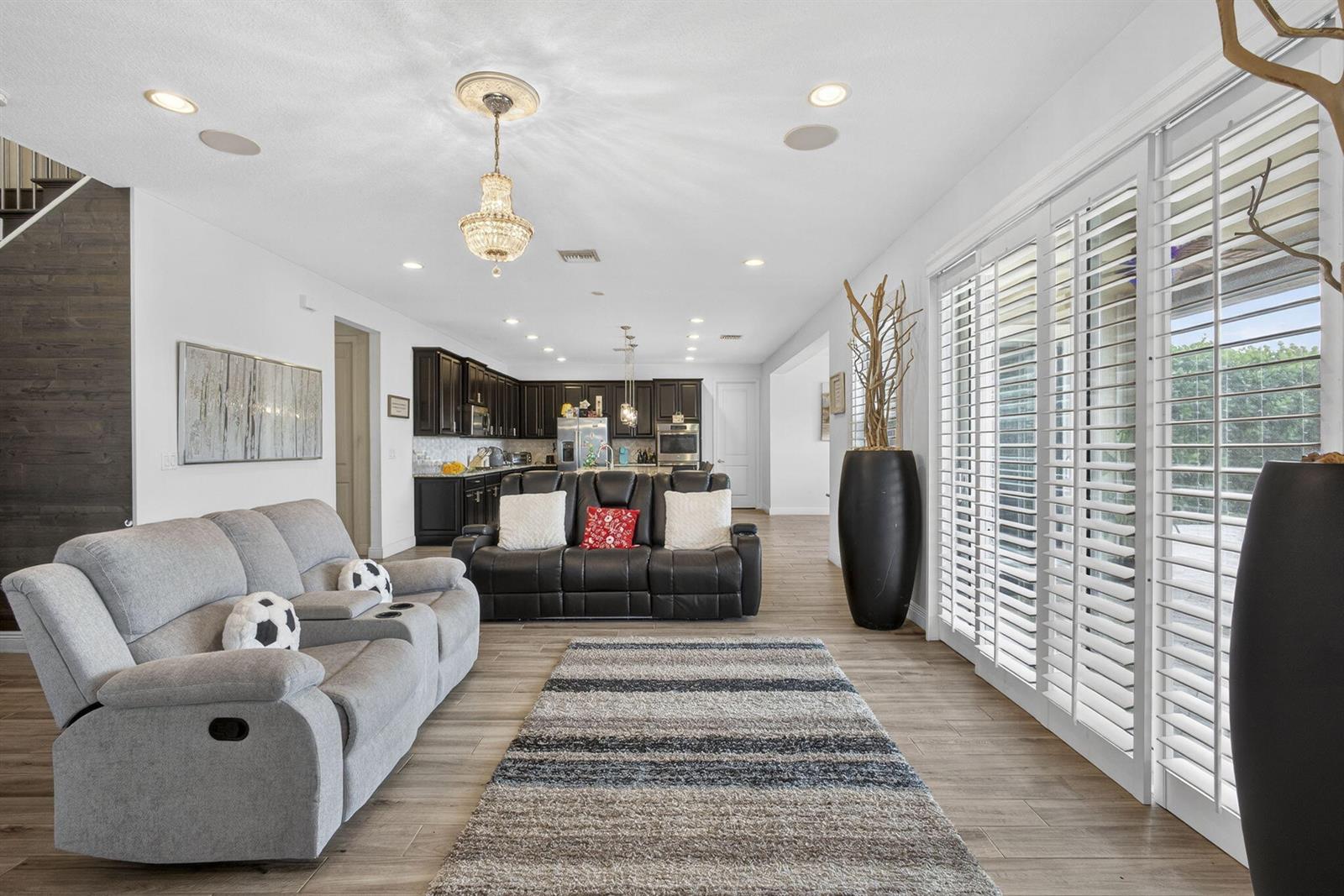 Ver detalles 929 4 / 3181 sq. ft. $ 2026-05-06 0 foto