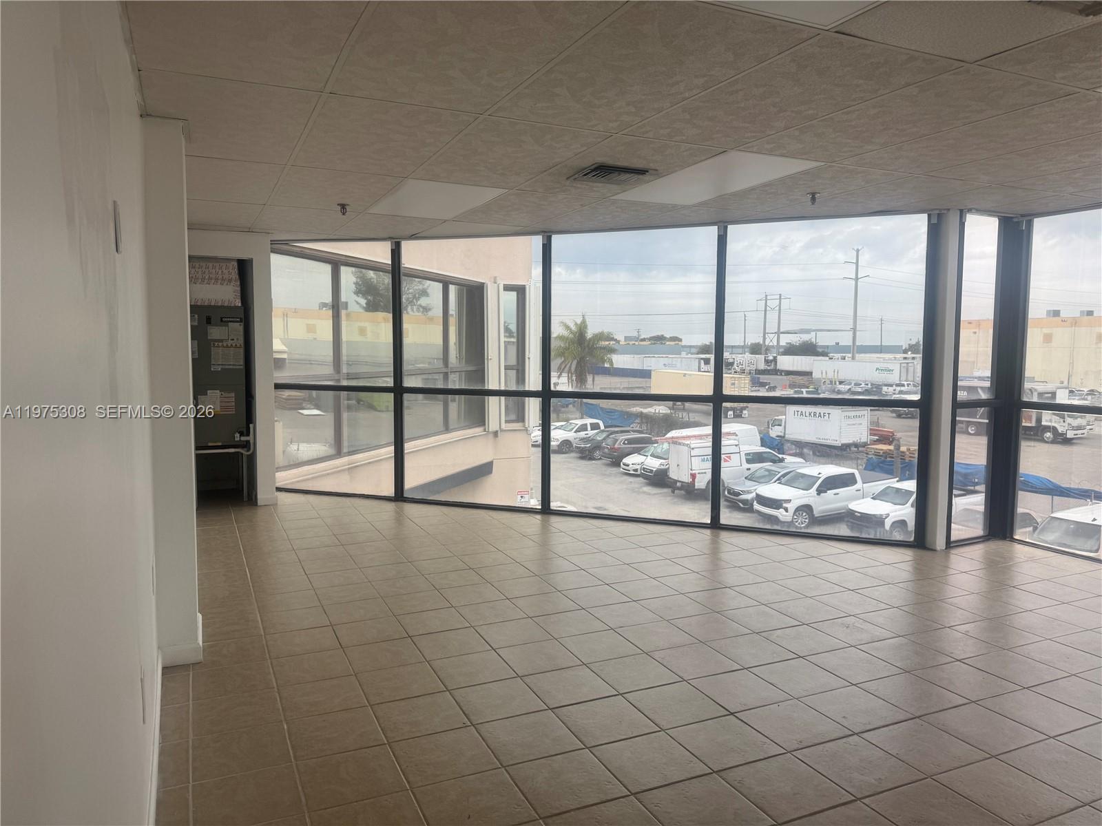   /   кв.футов $ 2026-03-03 0 Фото