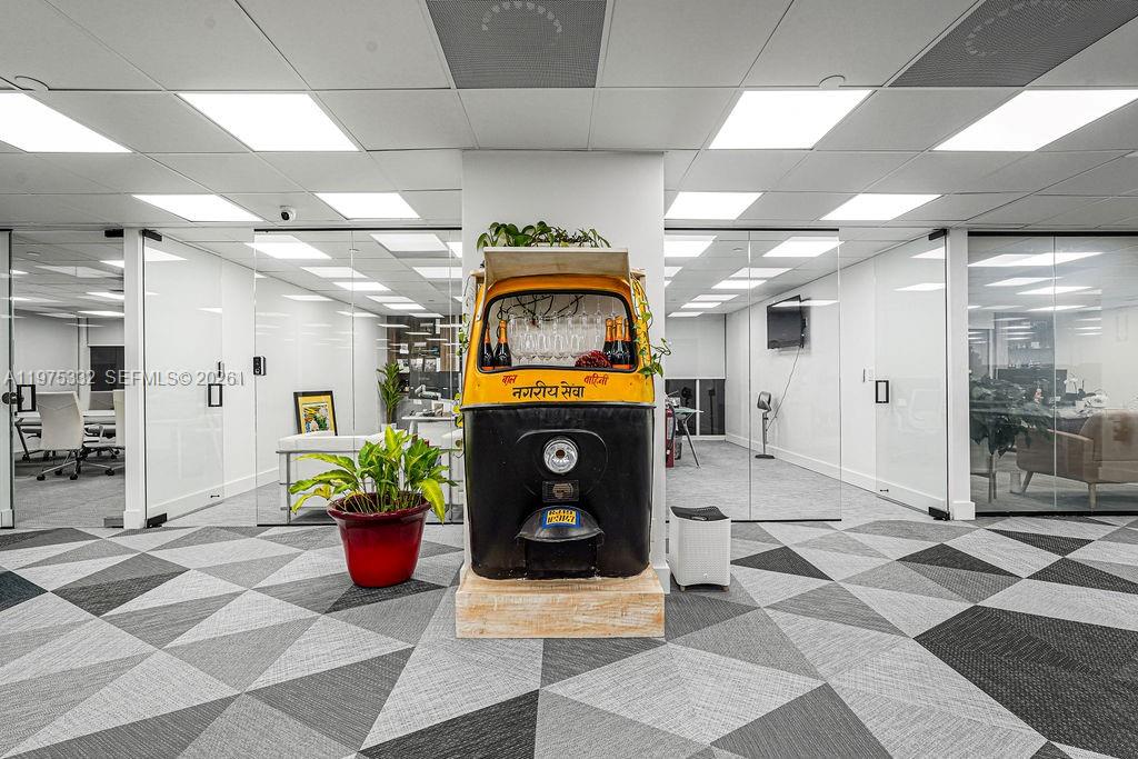 700A  /   кв.футов $ 2026-03-03 0 Фото