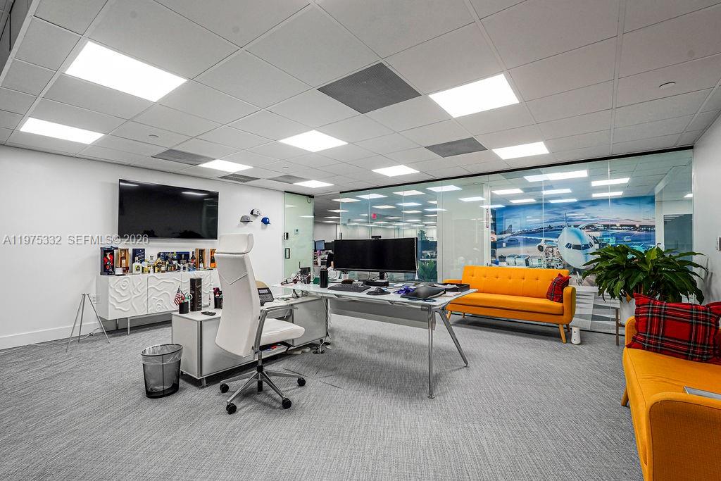 700A  /   кв.футов $ 2026-03-03 0 Фото