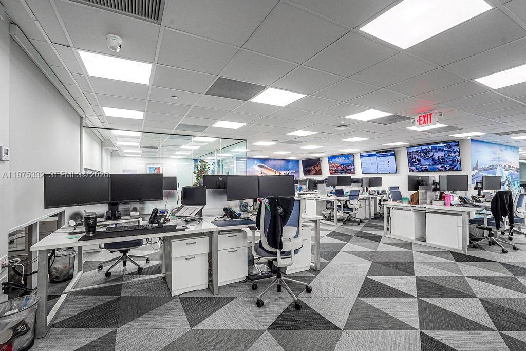 700A  /   кв.футов $ 2026-03-03 0 Фото