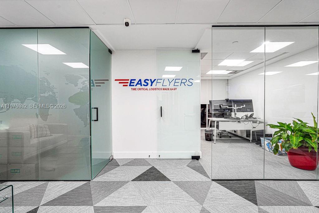 700A  /   кв.футов $ 2026-03-03 0 Фото