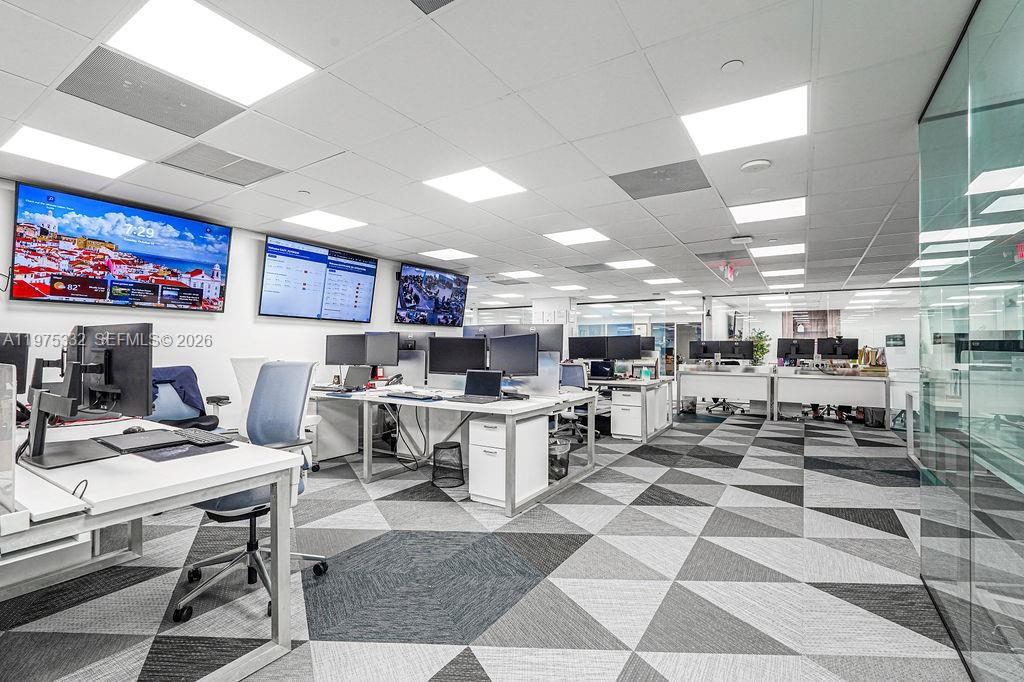 700A  /   кв.футов $ 2026-03-03 0 Фото