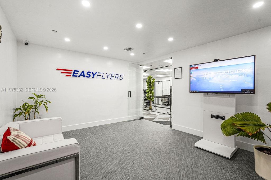 700A  /   кв.футов $ 2026-03-03 0 Фото