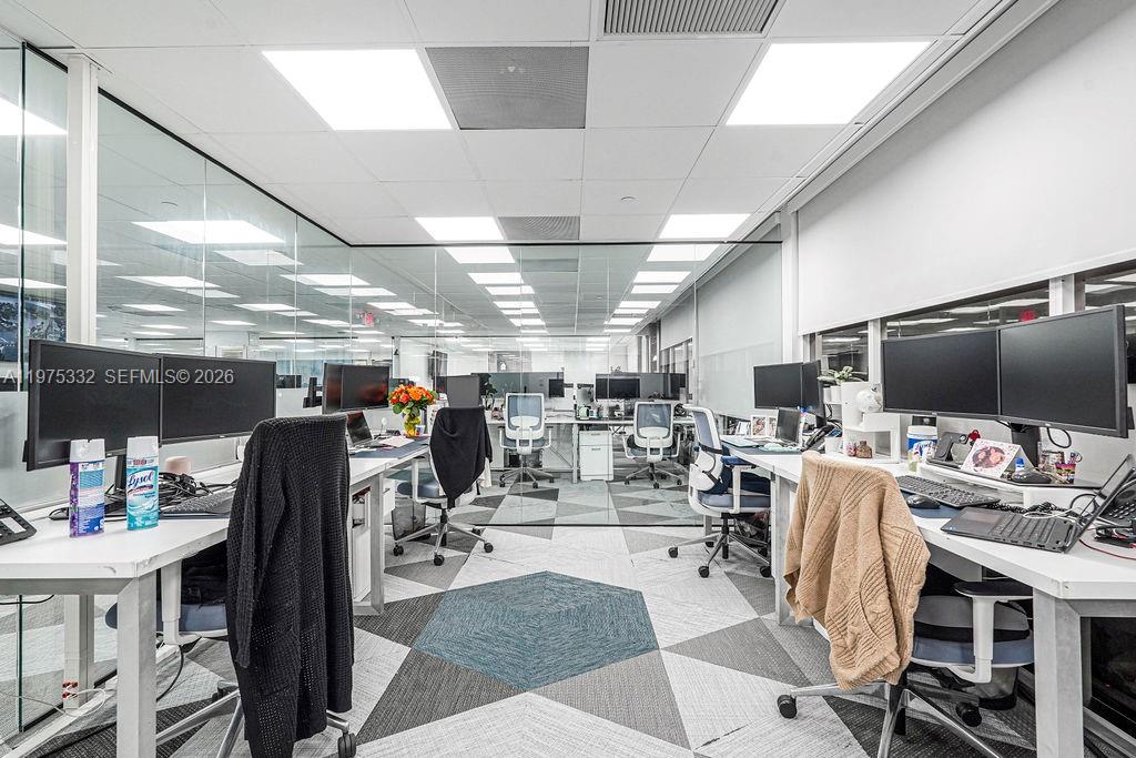 700A  /   кв.футов $ 2026-03-03 0 Фото