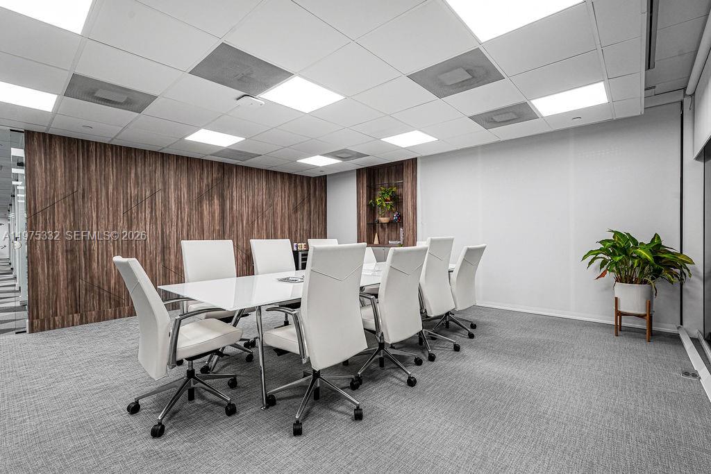 700A  /   кв.футов $ 2026-03-03 0 Фото