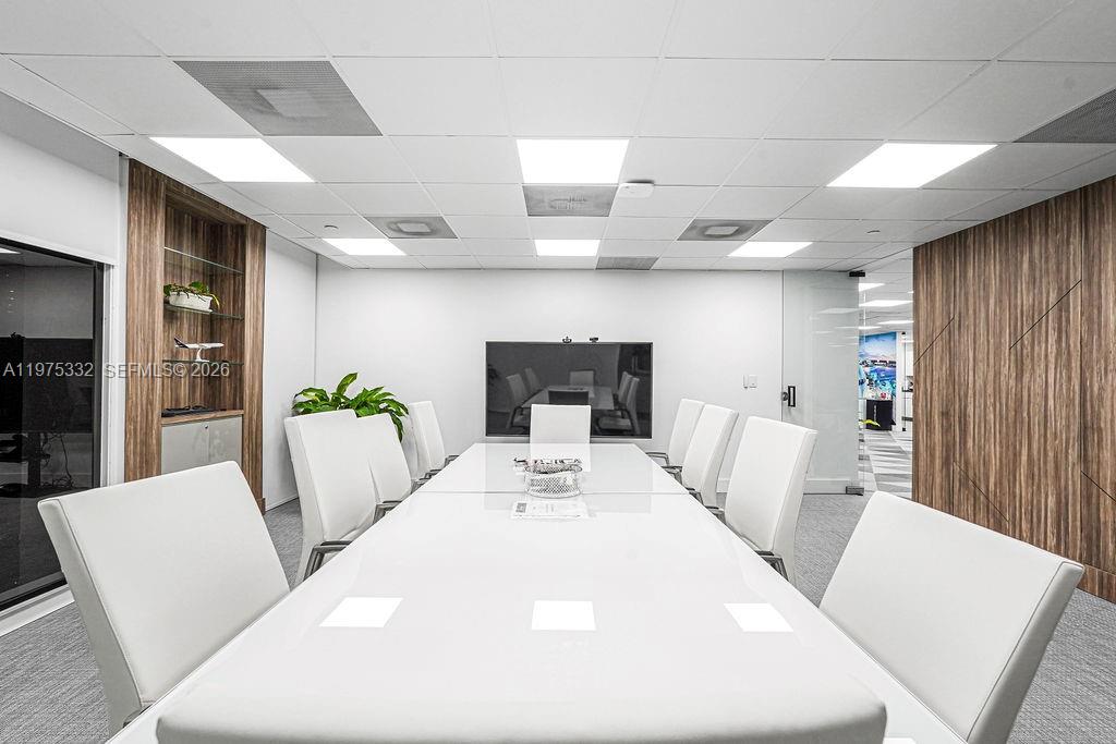 700A  /   кв.футов $ 2026-03-03 0 Фото