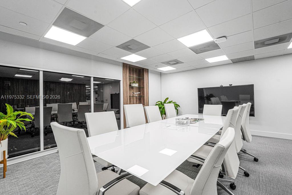 700A  /   кв.футов $ 2026-03-03 0 Фото