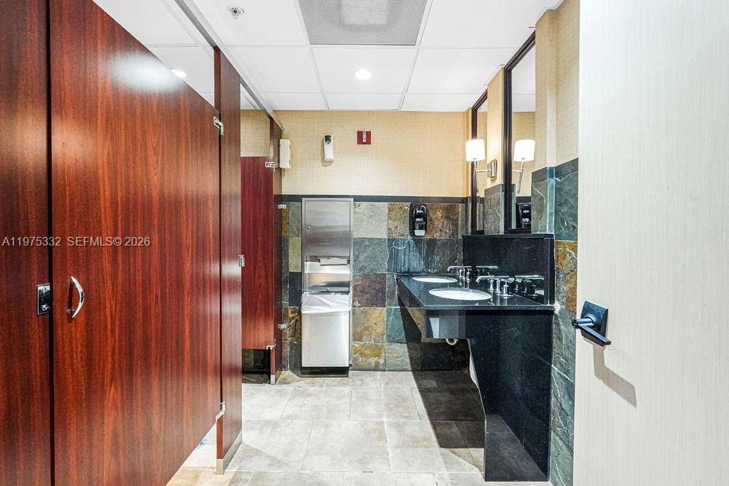 700A  /   кв.футов $ 2026-03-03 0 Фото