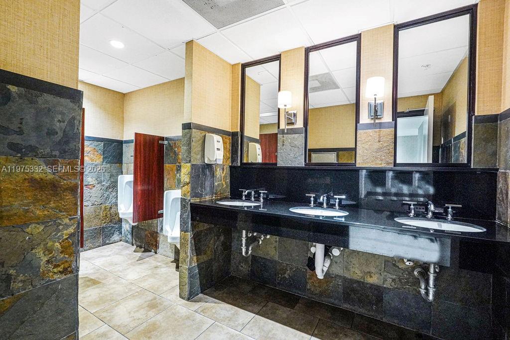 700A  /   кв.футов $ 2026-03-03 0 Фото