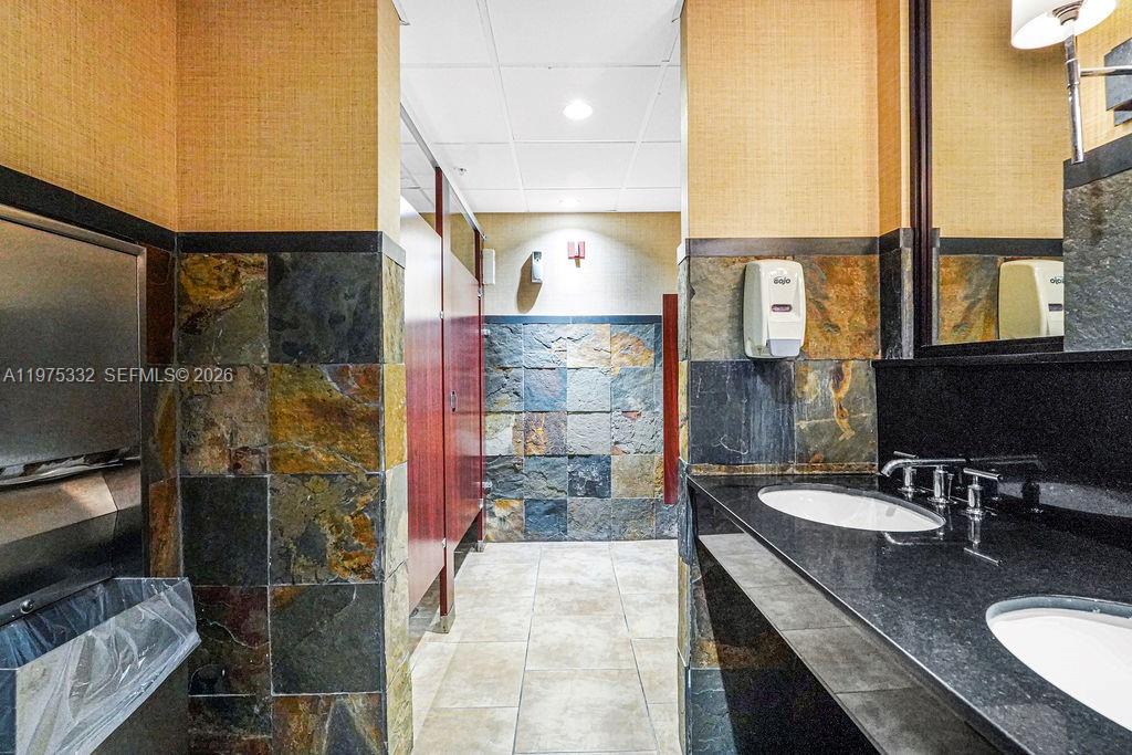 700A  /   кв.футов $ 2026-03-03 0 Фото