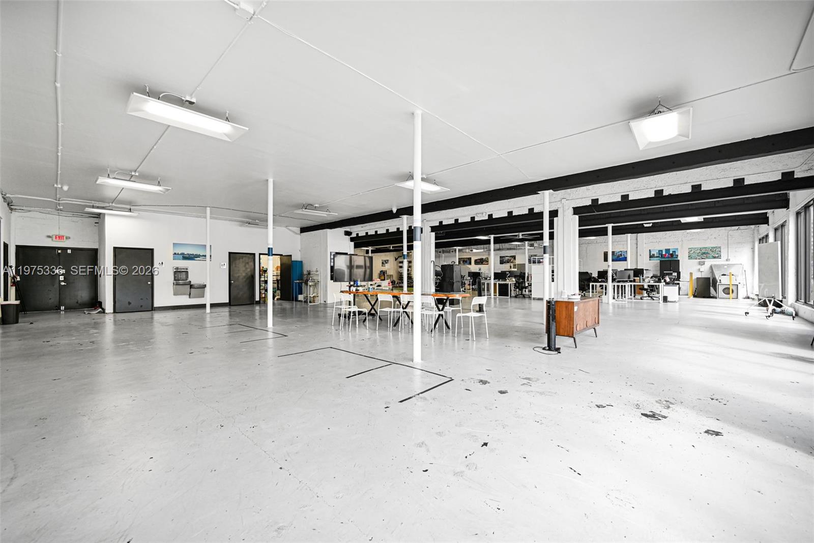   /   sq. ft. $ 2026-03-03 0 foto