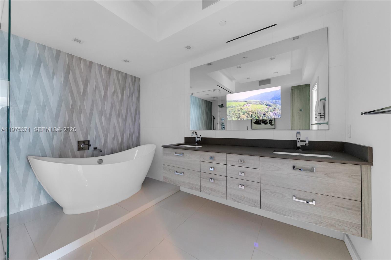 Photo of 3535 Ocean Dr #1602, Hollywood, Florida, 33019 - MASTER BATHROOM