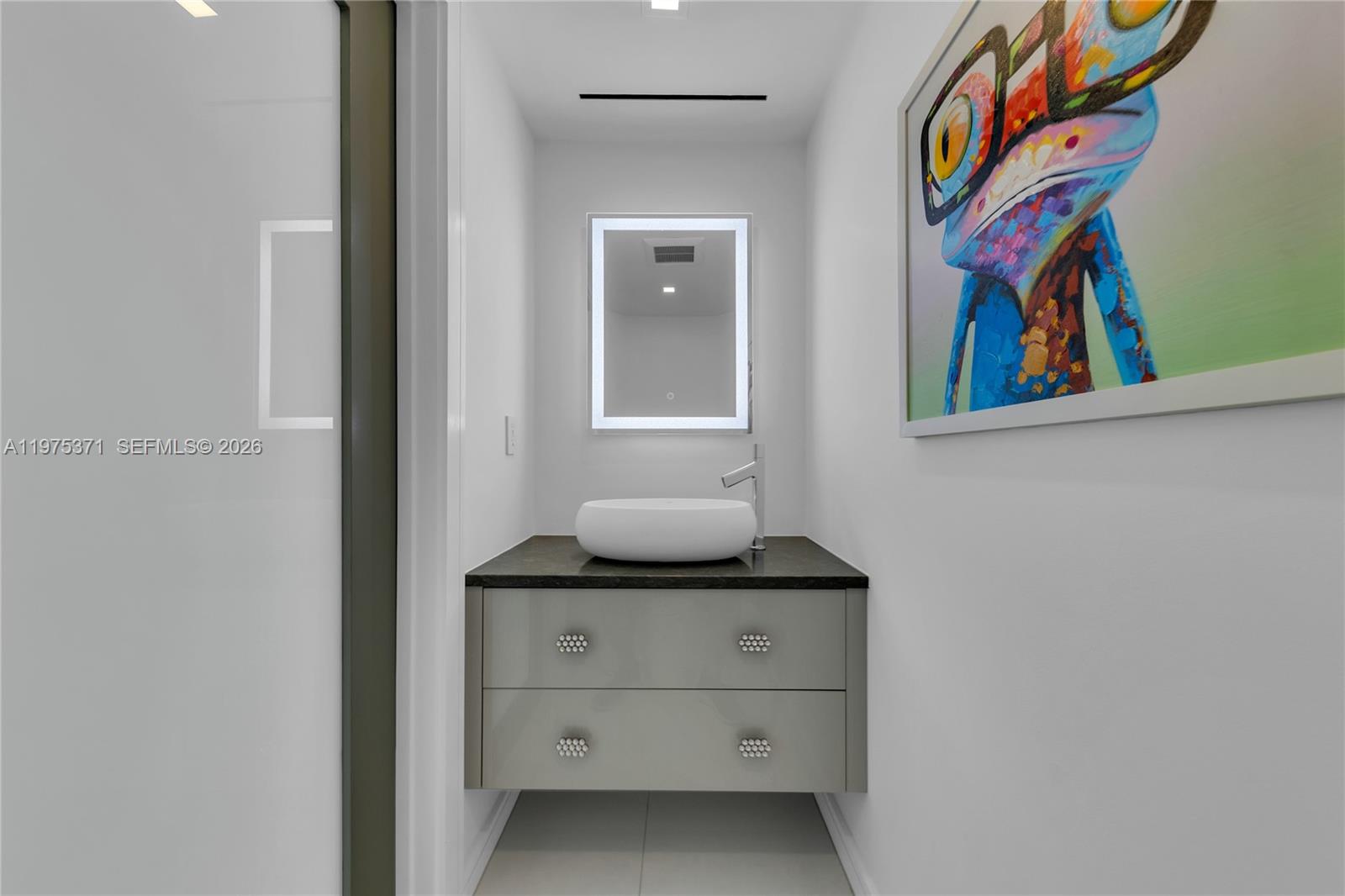 Photo of 3535 Ocean Dr #1602, Hollywood, Florida, 33019 - POWDER ROOM